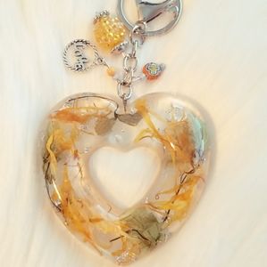 Resin keychain whit dried flowers